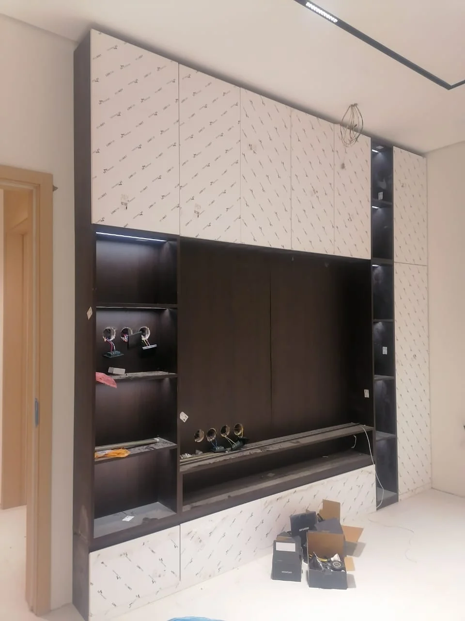 خلفيات تلفزيون - تصميم وتنفيذ ديكورات الرياض