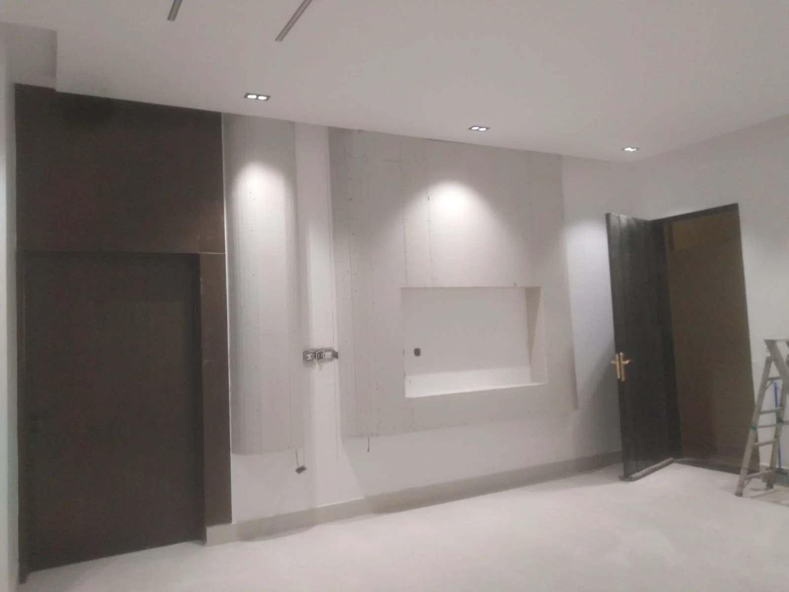 خلفيات تلفزيون - تصميم وتنفيذ ديكورات الرياض